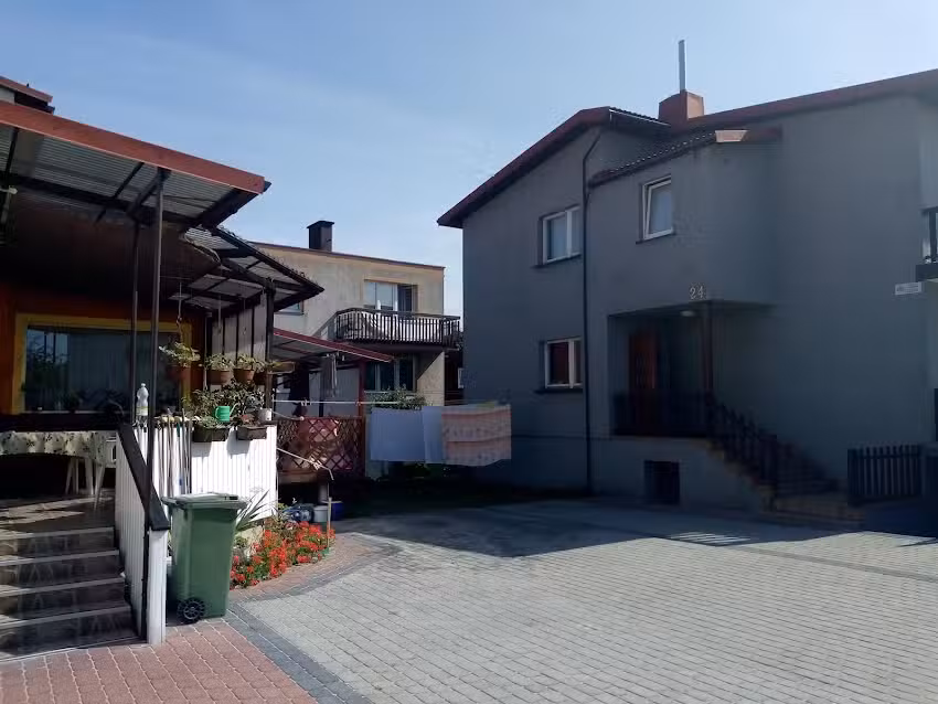 Sławomir Hinz. Room rental