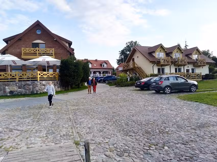 Sunny Port. Restaurant. Rooms. Accommodation. Apartment. Mikołajki