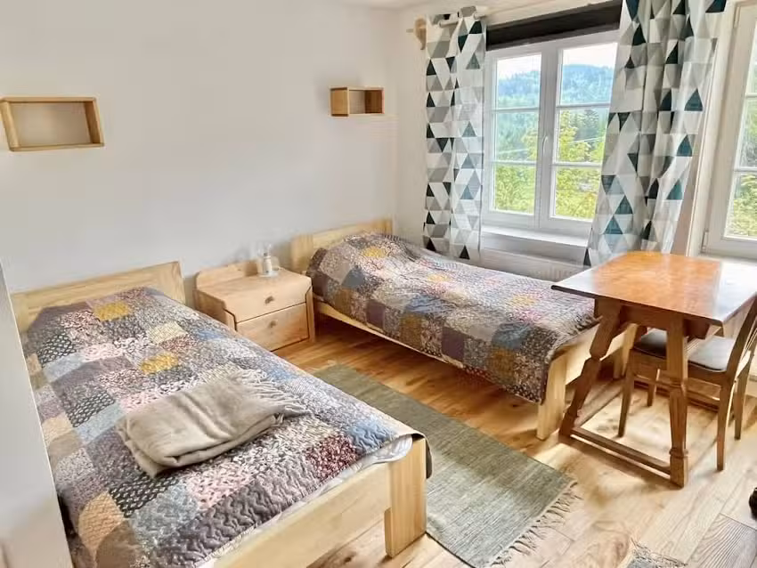 Alte Schule in Sidzina