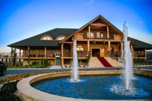 Świętokrzyski Dwór Hotel & Restauracja & Sala Plenerowa & Wypoczynek Chrzciny Komunie Wesela Konferencje w Górach