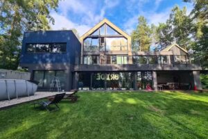 Glashaus über den Wiesen