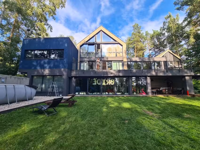 Glashaus &uuml;ber den Wiesen