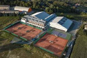 Tennis & Country Club Hotel