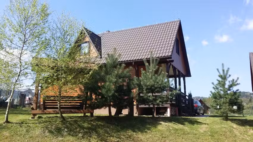 Drei Ferienhäuser in den Bieszczady-Bergen