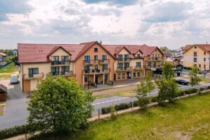 Twardowski Łeba. Hotelanlage mit Schwimmbad