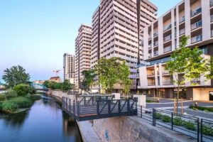 TWO TOWERS Old Town Apartments