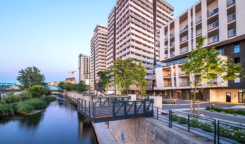 TWO TOWERS Old Town Apartments