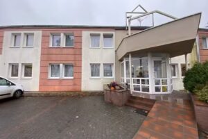 Victoria. Motel, restaurant. Special events