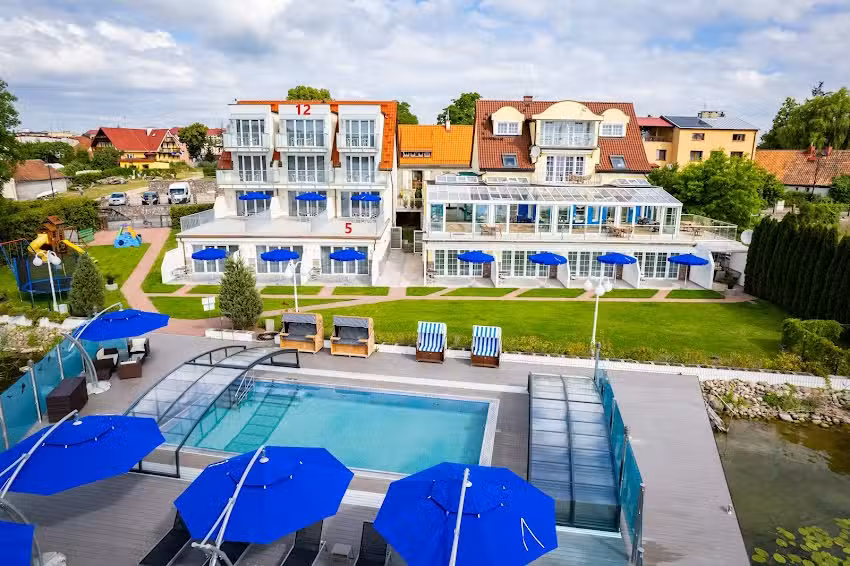 Villa LeLux hotel”s Mikołajki, Pokoje, wyjątkowe miejsce z Basenem nad samym jeziorem.