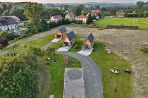 View of Śnieżka – year-round cottages