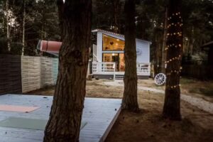 Ländliche Abenteuer, Ferienhäuser im Wald auf dem Land