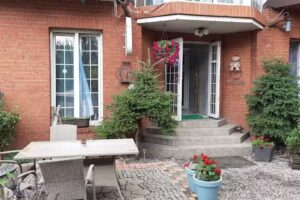 Villa Cosmos & Champion