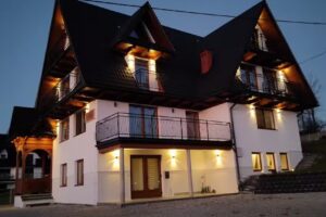 CUDZICH VIEWING VILLA