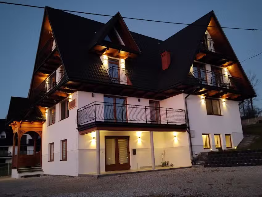 CUDZICH VIEWING VILLA