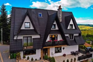 Willa Wilczek bietet Zimmer und Unterkünfte in den Bukowina Tatrzańska-Bergen neben dem Skilift an.