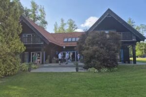 Wnukowo – Masurische Häuser am Roś-See