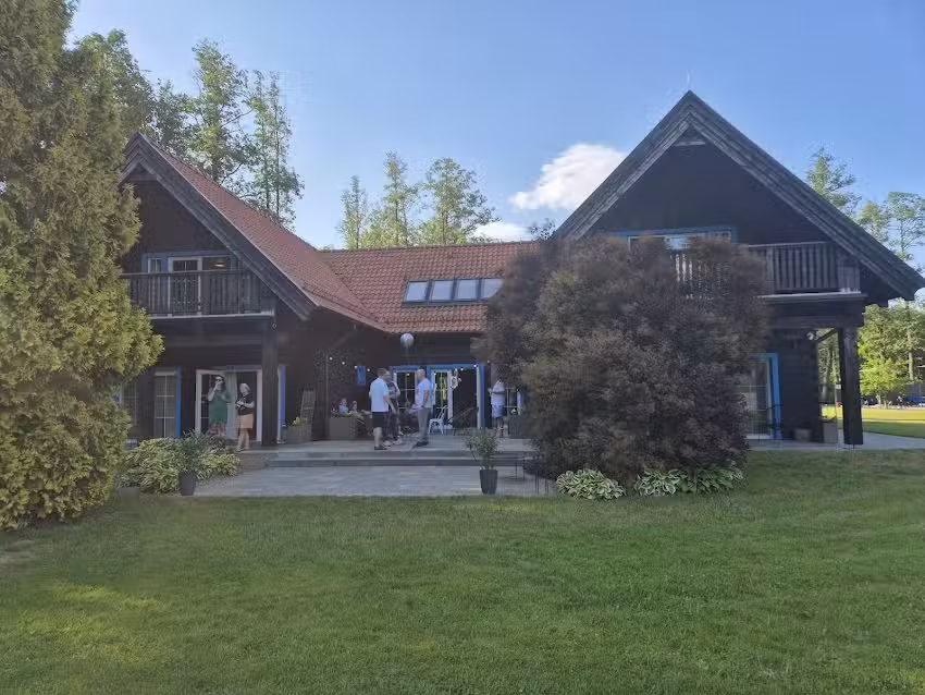 Wnukowo &ndash; Masurische H&auml;user am Roś-See