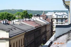 Wohnung mit gelbem Spitzschuh