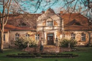 Frog Manor Hotel & Spa