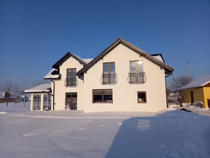 Ein Bauernhof im Wald