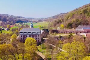 Zamek Sarny – Ścinawka Górna