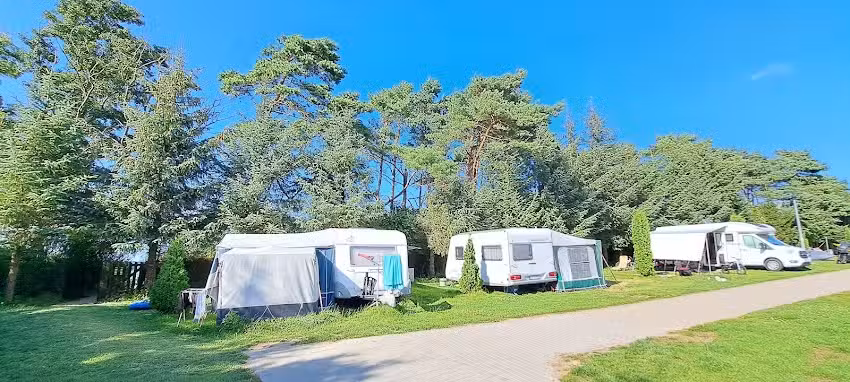 ZŁOTE PIASKI Pokoje, Pole namiotowe, Domki